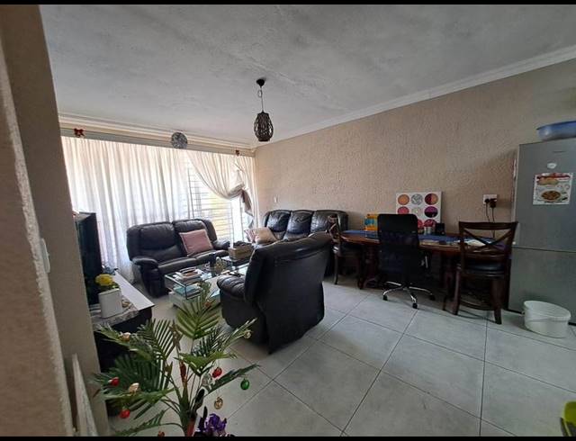 2 BEDROOM TOWNHOUSE FOR SALE IN NEW REDRUTH